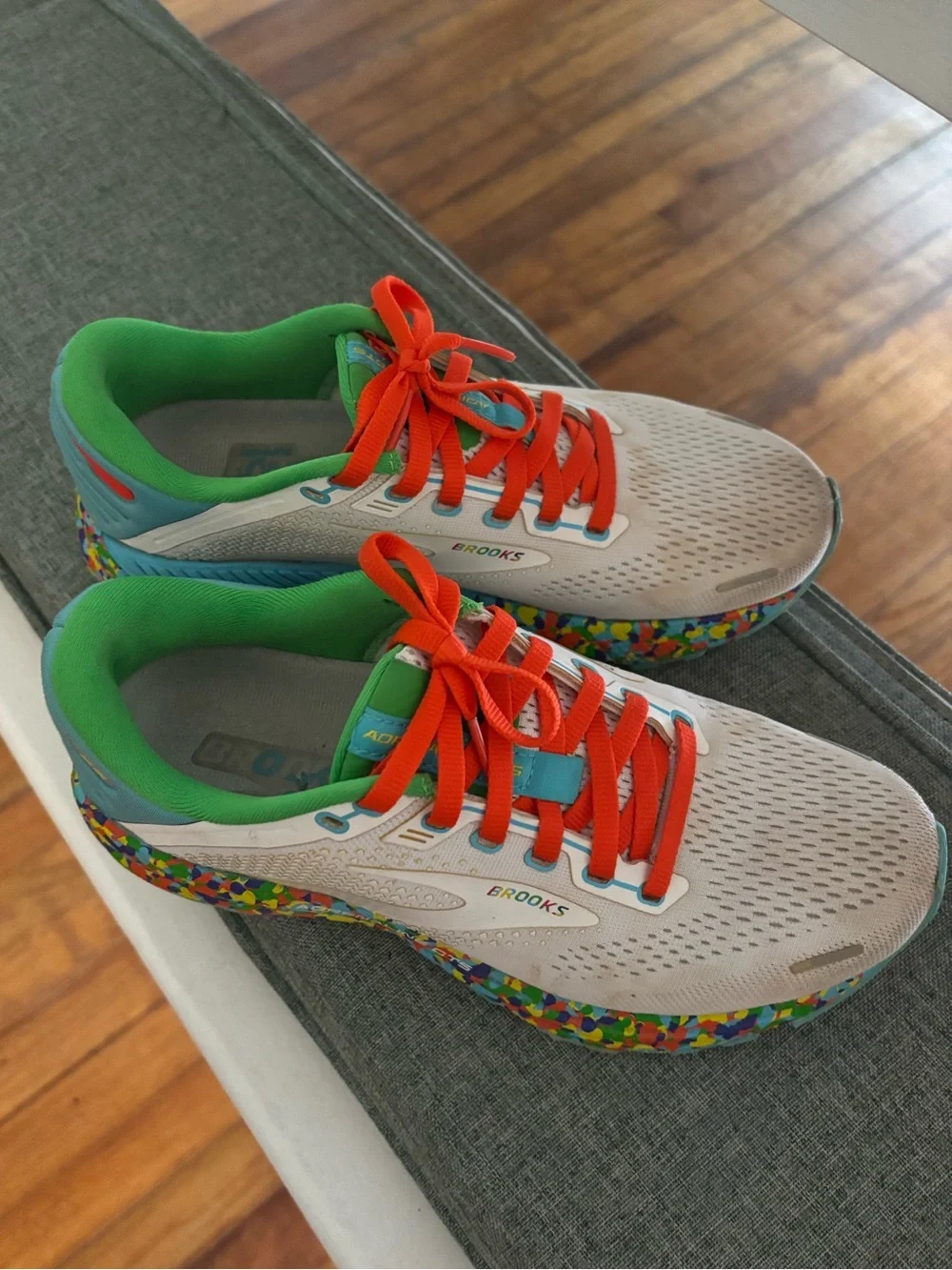 Brooks Women’s Tennis shoes with Bright Orange Laces - Picture 1 of 4